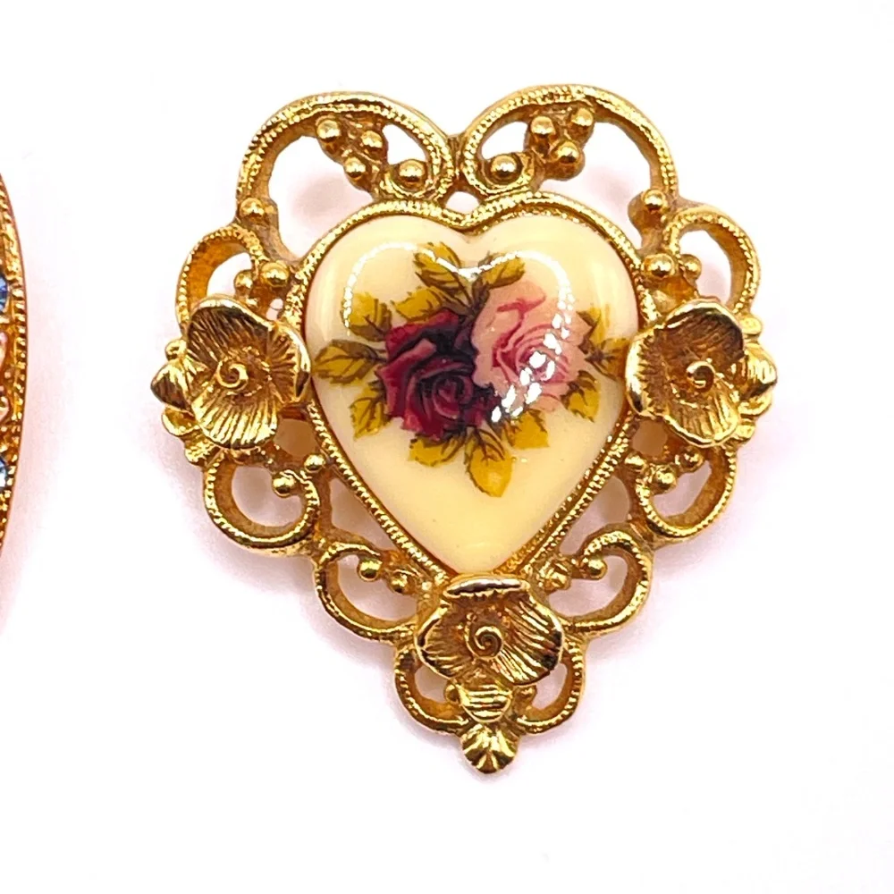 Vintage 1928 Brand & Unsigned Gold Tone Heart Pins Brooches - 2